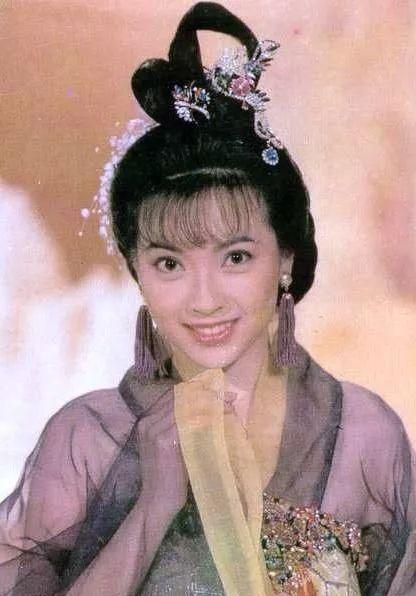 香港老演员石慧,香港影坛的璀璨明珠，岁月流转中的经典演绎