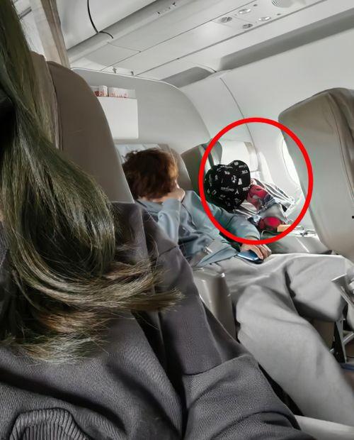 王俊凯在飞机上的照片,空中漫步，青春风采尽显